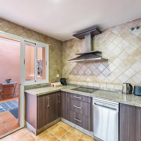 2 Bed Duplex In Boliches - Modern Comfort - Pass The Keys Appartement
